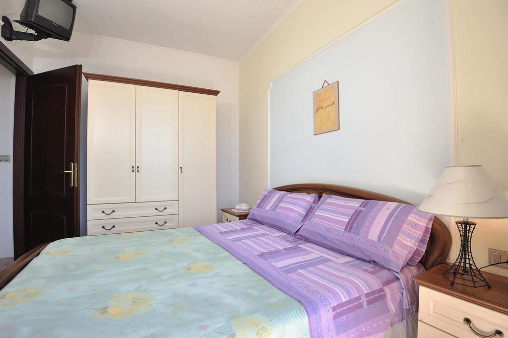 Apartments Baunei Szoba fotó